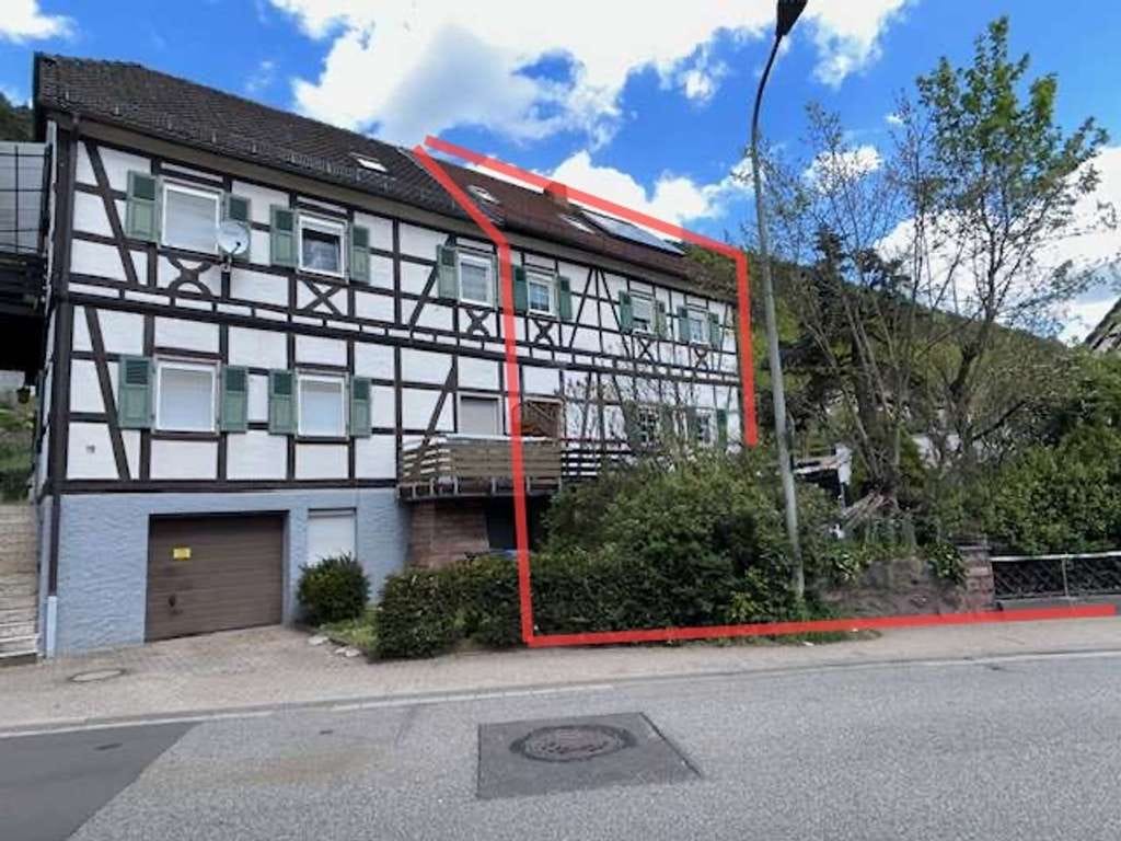Immobilie in Hinterweidenthal - Geräumige Doppelhaushälfte  mit Nebengebäuden - Bild 1