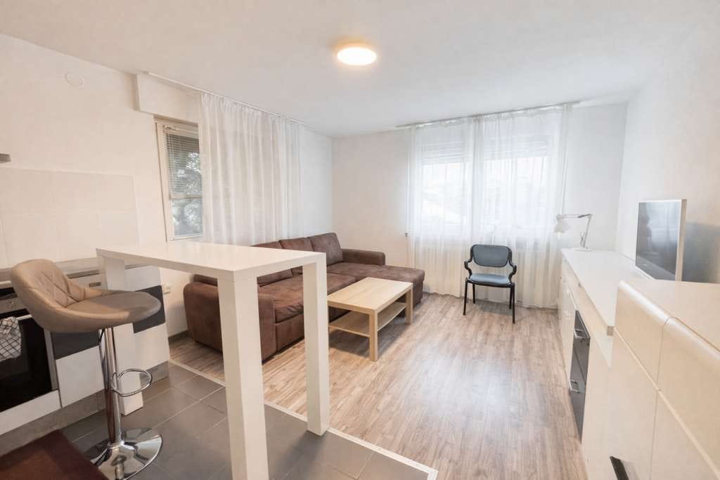 Immobilie in Marbach am Neckar - Value-Add-Investment: 4-Parteien-Objekt + 310 m² Baureserve - Erwerb einzeln und im Gesamtpaket mö - Bild 2