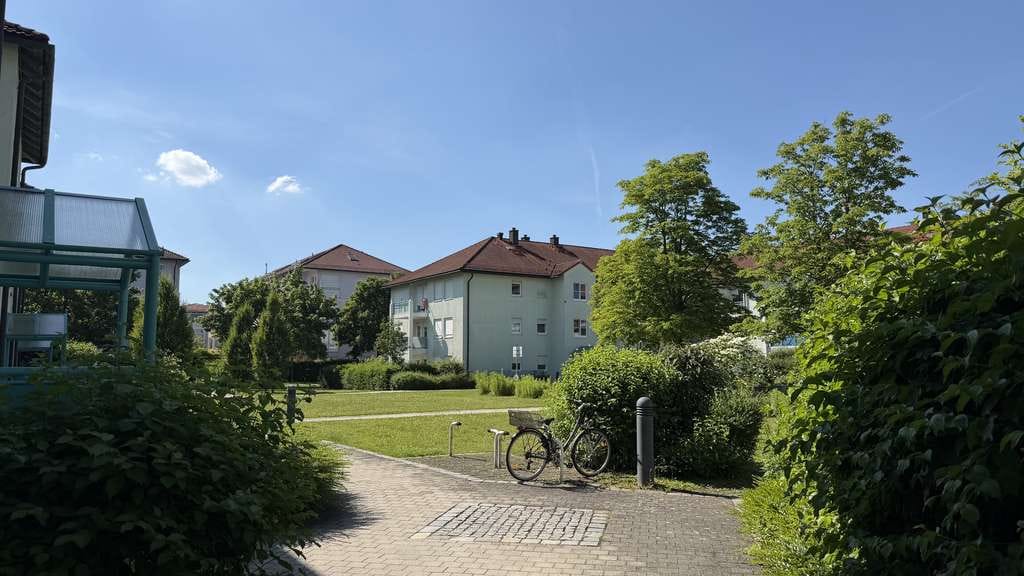 Immobilie in Unterföhring - HÜBSCHE GEPFLEGTE 3 ZIMMER WOHNUNG IN RUHIGER LAGE - Bild 1