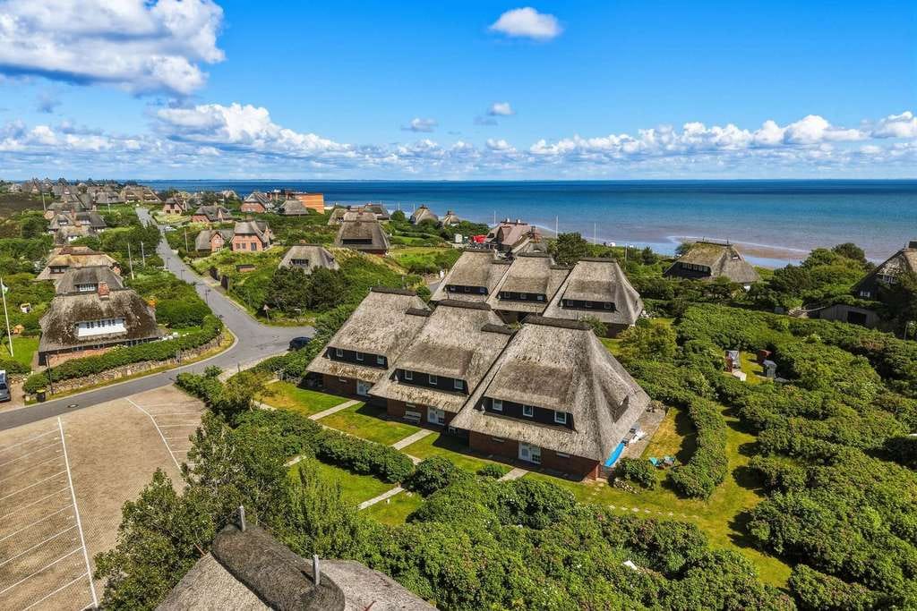 Immobilie in List auf Sylt - Kleines Inselrefugium unter Reet – charmante Dachgeschosswohnung in begehrter Wattenmeernähe - Bild 0
