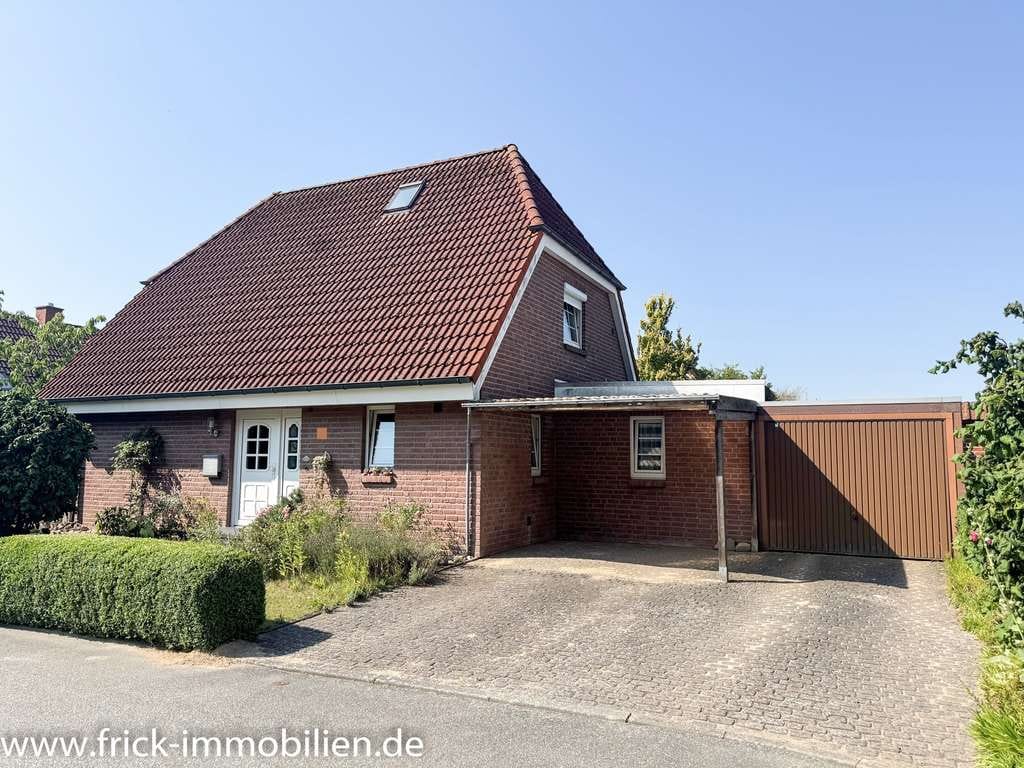 Immobilie in Oldenburg in Holstein - Einfamilienhaus mit Garage - Bild 1