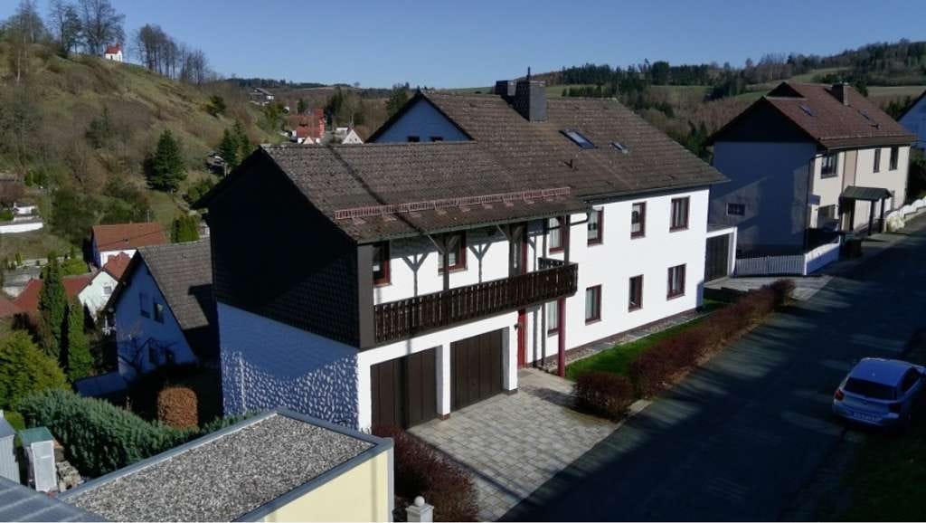 Immobilie in Presseck - Top gepflegtes 3-Parteien Wohnhaus in Wartenfels mit drei Garagen - Bild 1