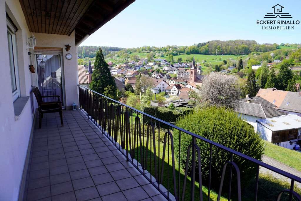 Immobilie in Lützelbach - Eckert-Rinallo Immobilien: Freistehendes Haus mit tollem Ausblick am Ortsrand von Seckmauern - Bild 0