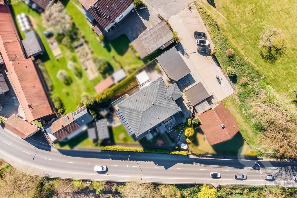 Immobilie in Neustadt an der Waldnaab - Exklusives Penthouse mit privater Etage, spektakulärer Aussicht und umlaufender Terrassenlandschaft - Bild 3