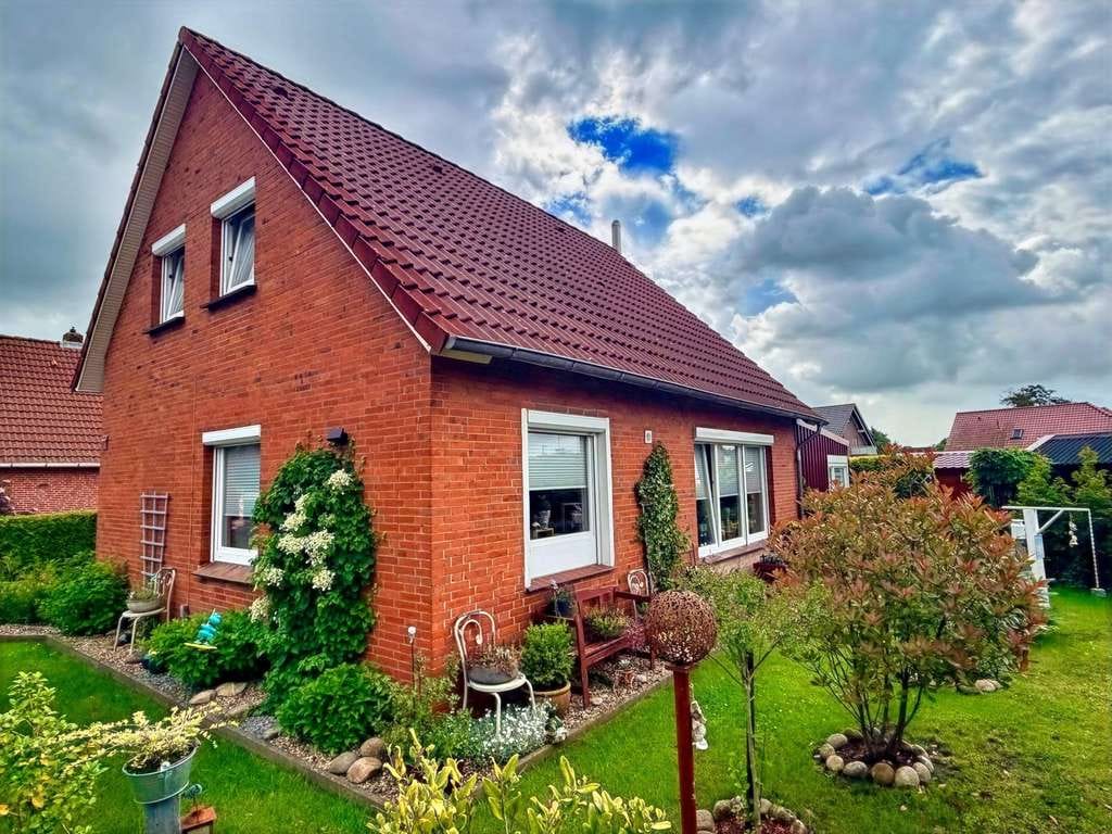 Immobilie in Upgant-Schott - Gemütliches Einfamilienhaus auf großem Grundstück mit Garage, Carport und PV-Anlage in Upgant-Schott - Bild 2