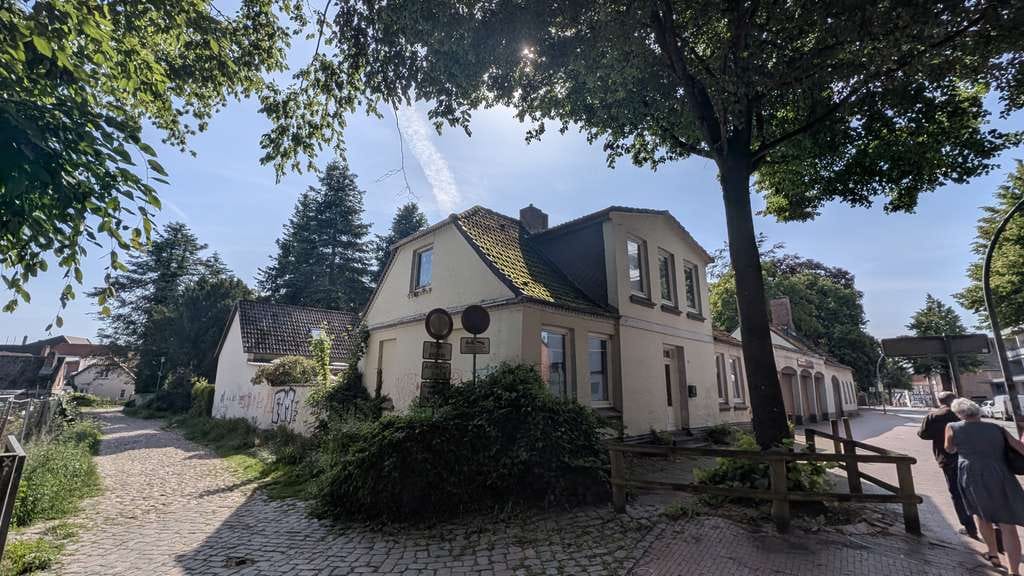 Immobilie in Itzehoe - 2 freie Häuser auf 788 qm (sanierungsbedürftig) mit 3  Garagen und Lagerräume zu verkaufen - Bild 3