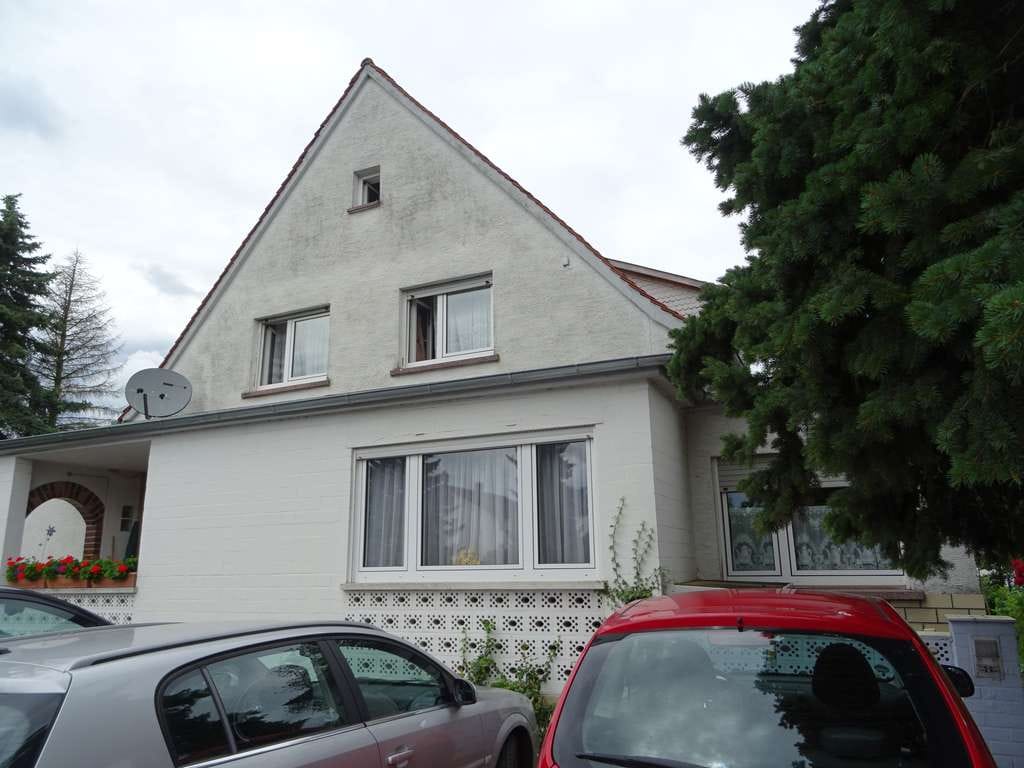 Immobilie in Linsengericht - Altenhasslau: Mehrfamilienhaus mit drei Wohnungen, ausgebautem Untergeschoss und großem Grundstück.. - Bild 2