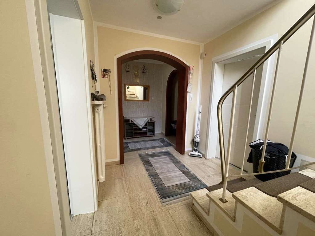Immobilie in Lollar - ANGEBOT! Sehr schönes Einfamilienhaus mit Panaromablick, Parterre-Wohnung und Lagerfläche in Lollar - Bild 1