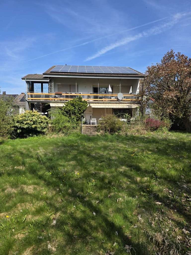 Immobilie in Remchingen - Attraktives Zweifamilienhaus mit großem Grundstück, PV-Anlage & Ausbaupotenzial in ruhiger Lage - Bild 2