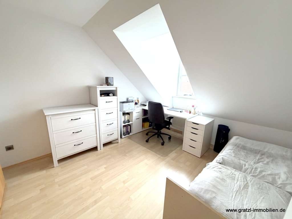 Immobilie in Neufahrn bei Freising - Charmante 2-Zimmer-Wohnung mit Südbalkon und freiem Blick im Zentrum von Neufahrn, TG & Keller inkl. - Bild 3