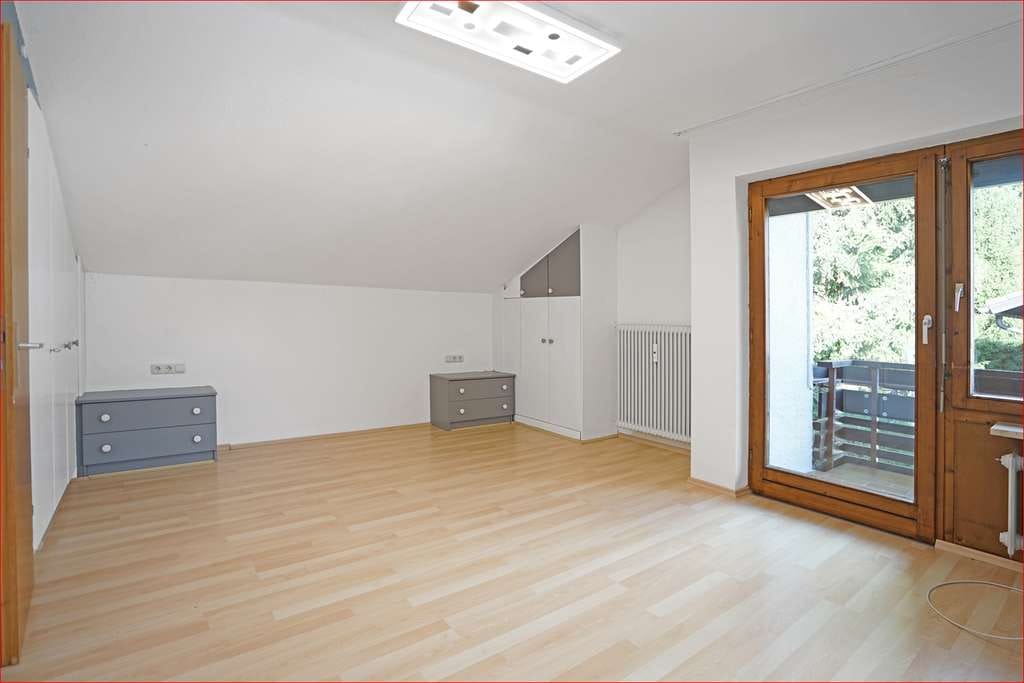 Immobilie in Sonthofen - 2 Zimmer Dachwohnung in Staig!
OPEN-HOUSE, Sa 09.05.26 von 12:00 -14:00 Uhr Anmeldung erforderlich! - Bild 4