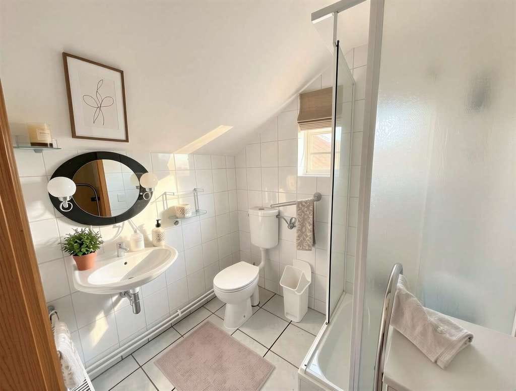 Immobilie in Poseritz - +++ Wohn- und Ferienhaus in Hafennähe mit 2 Wohnungen, EBK, Nebengebäude und Baulandreserve +++ - Bild 3