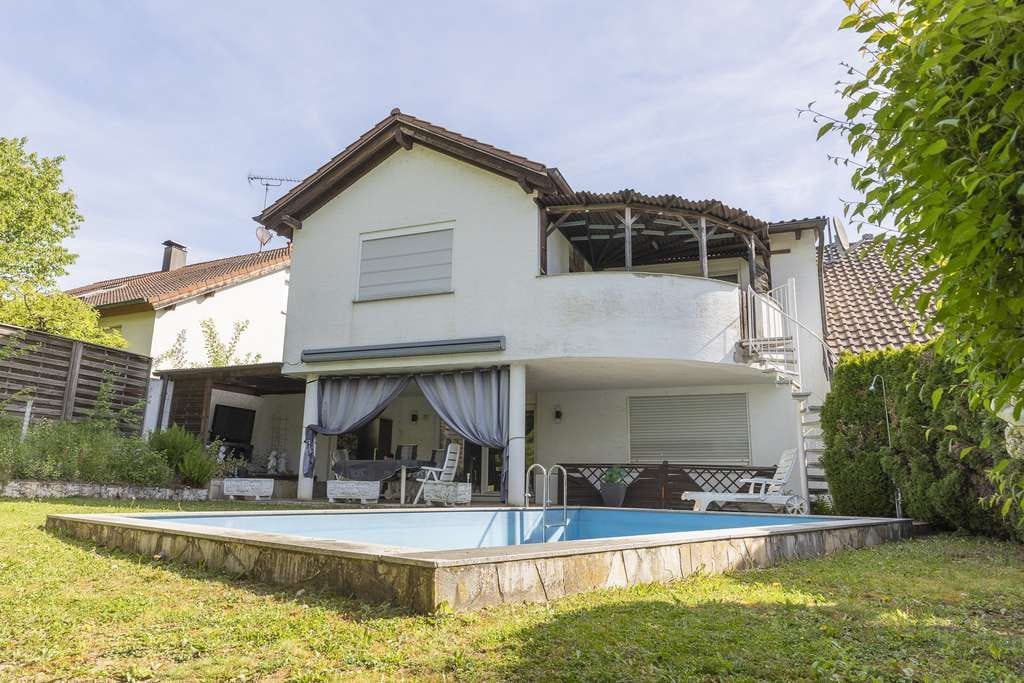 Immobilie in Nordheim - 2-Familienhaus mit viel Potential und eigenem Pool im Garten - Bild 1