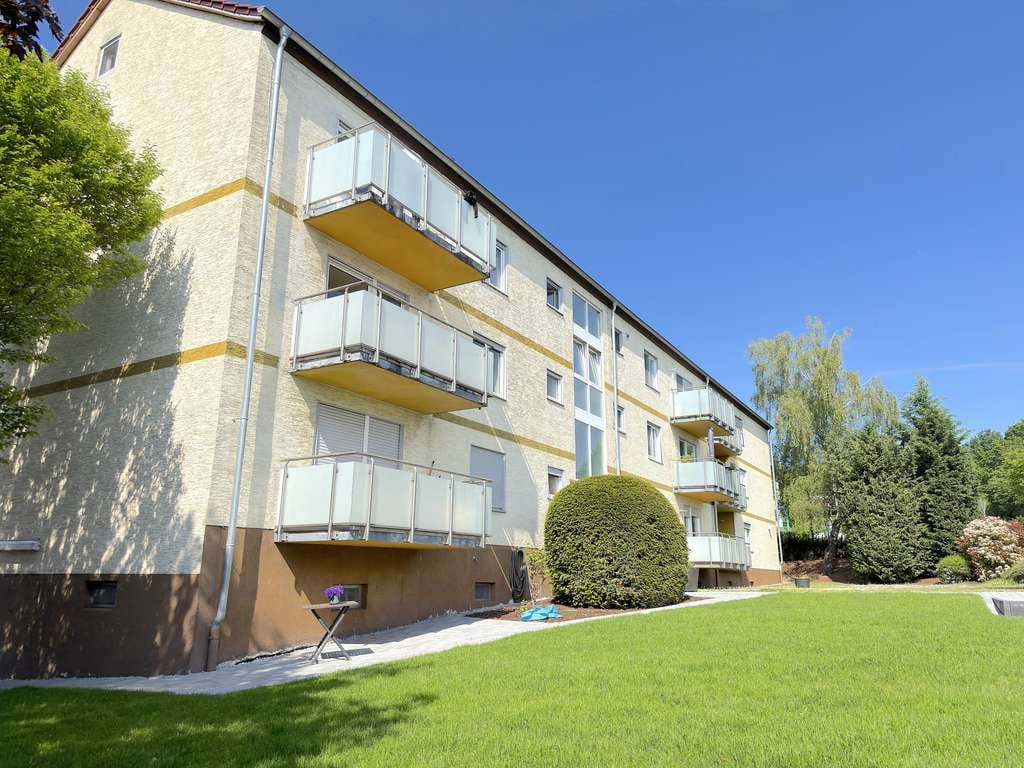 Immobilie in Eisenberg (Pfalz) - Schöne 4-Zimmer-Wohnung in gepflegtem MFH - Garage, 2 Balkone, Keller- u Dachraum - Bild 1