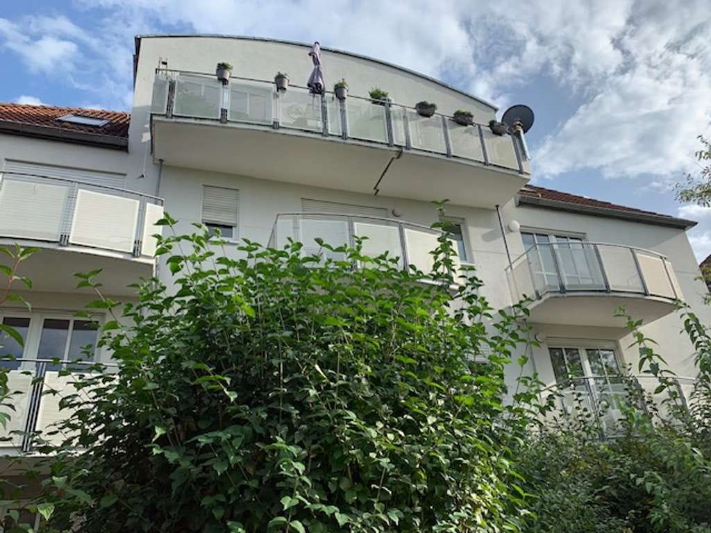 Immobilie in Coswig - Attraktive 3-Zimmer-Maisonette im Dachgeschoss mit Balkon in Coswig! - Bild 1