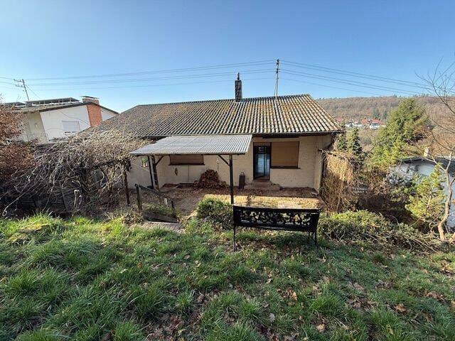 Immobilie in Eppelborn - Zweifamilienhaus mit zwei Balkonen und  zwei Terrasse in Waldrandlage - Bild 1