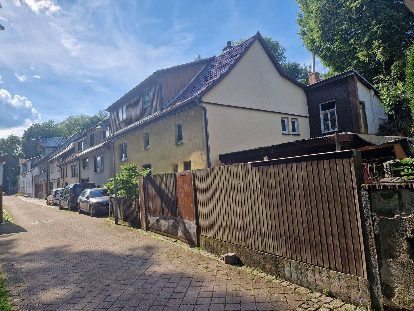 Immobilie in Georgenthal - + Großes saniertes Einfamilienhaus + in Georgenthal OT Schönau v. d. Walde + mit Einbauküche + Partyraum + und Doppelcarport + - Bild 0