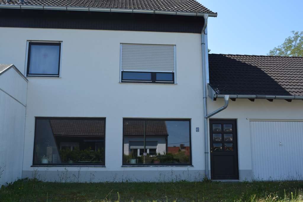 Immobilie in Dasing - Familienglück im Grünen: Großzügiges Eigenheim mit Gartenparadies - Bild 0