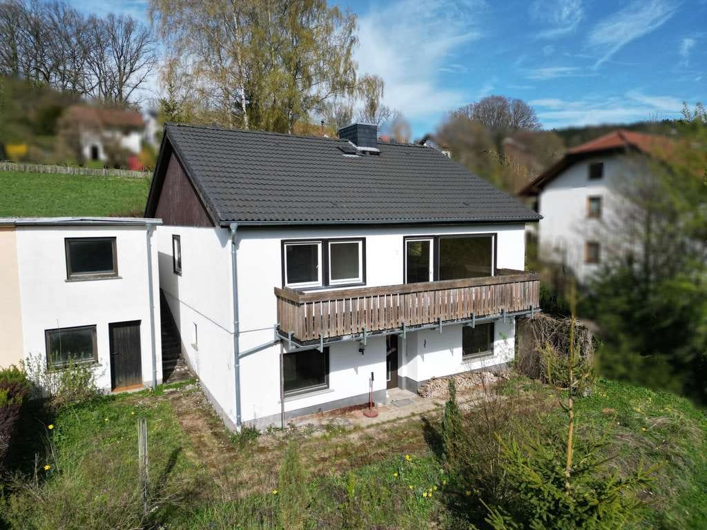 Immobilie in Flörsbachtal - Platz für Träume und Ideen – Einfamilienhaus mit Entwicklungsspielraum
 - Bild 0
