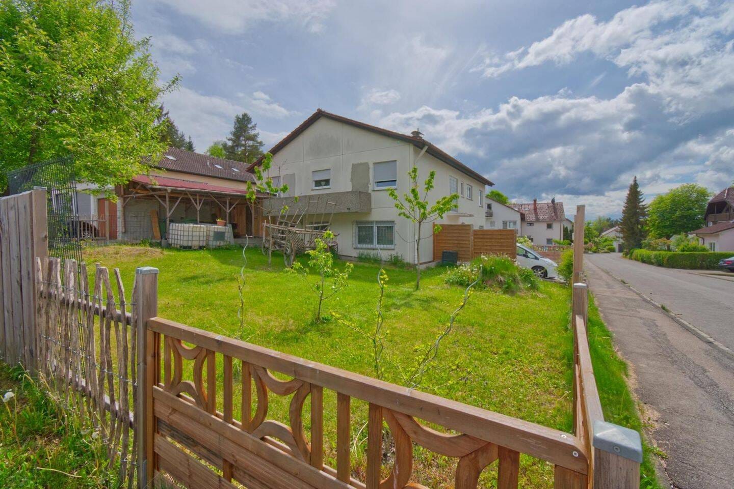 Immobilie in Bad Dürrheim - Viel Platz, viele Möglichkeiten - Zweifamilienhaus mit großem Grundstück in Bad Dürrheim - Bild 1