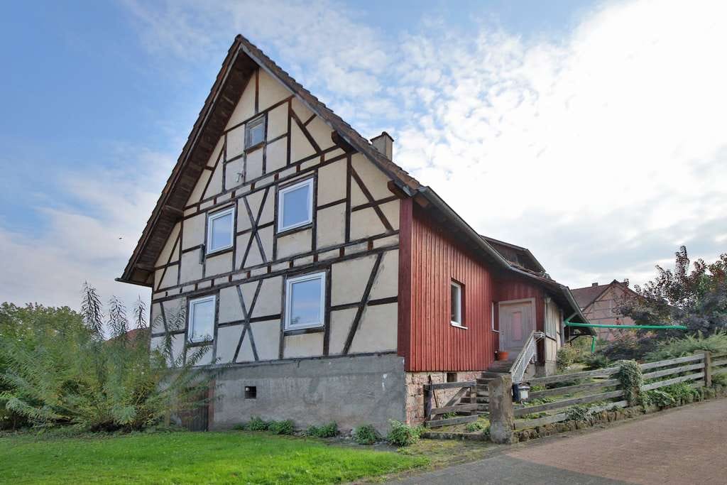 Immobilie in Straubenhardt - Charmantes Fachwerkhaus mit Ausbaupotenzial - Platz für Familie, Ideen und Handwerksfreude - Bild 0