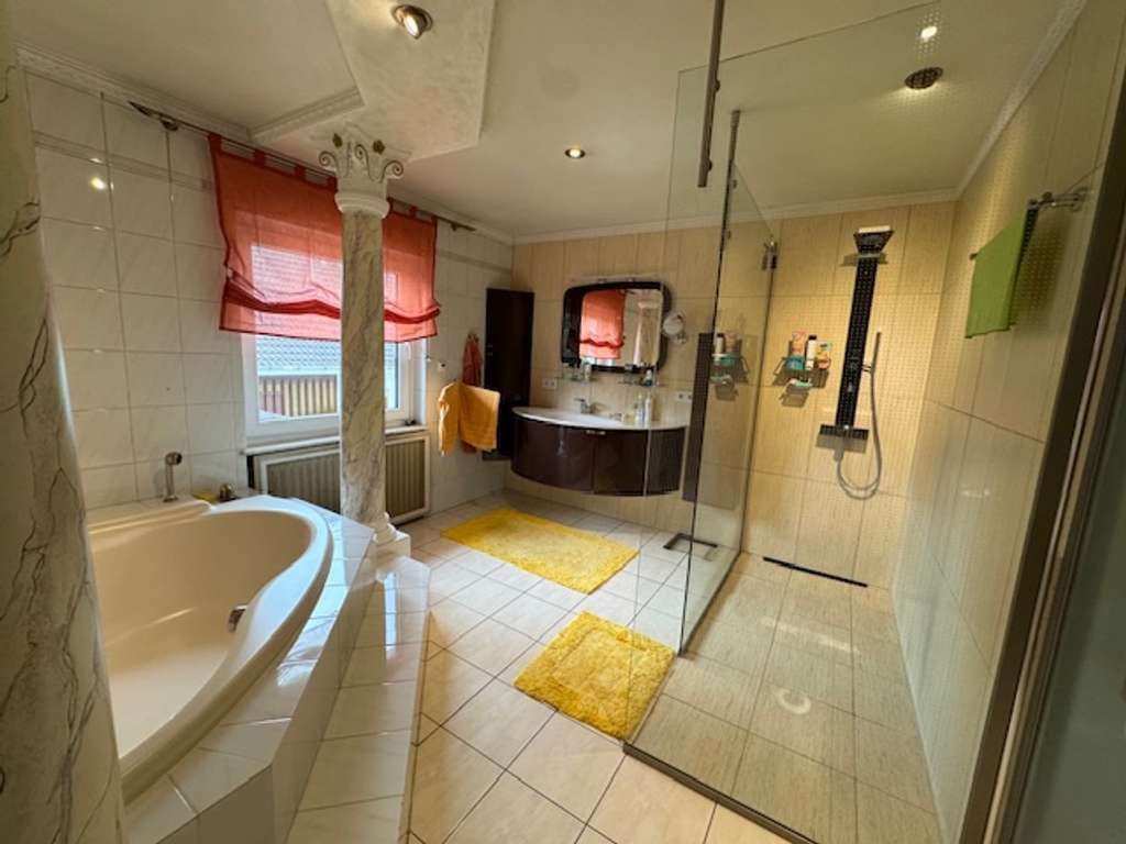 Immobilie in Biebertal - Tolles Haus mit Potenzial  im Grünen - Bild 3