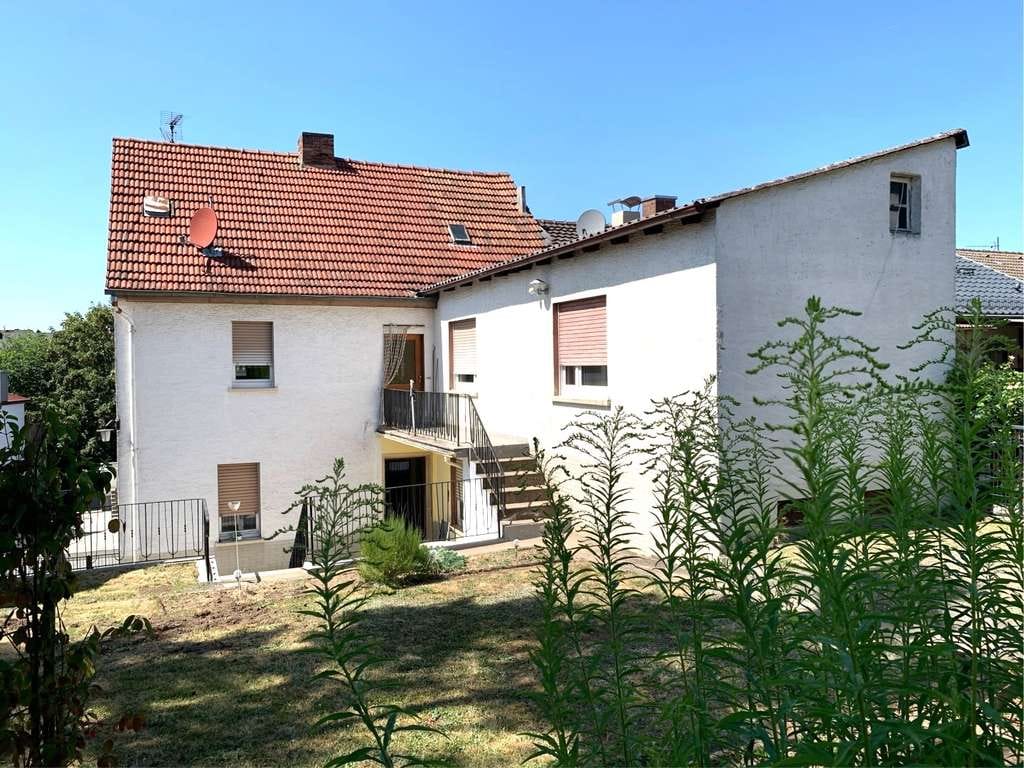 Immobilie in Haibach - Ein besonderes 2-Fam.-Haus mit Nebengebäude, Do.-Garage und schönem Garten - renovierungsbedürftig - Bild 0