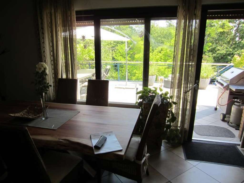 Immobilie in Battenberg (Pfalz) - Schöner Bungalow in Battenberg, tolle Lage, eingefriedet , Pool, Gartenterrasse - Bild 2