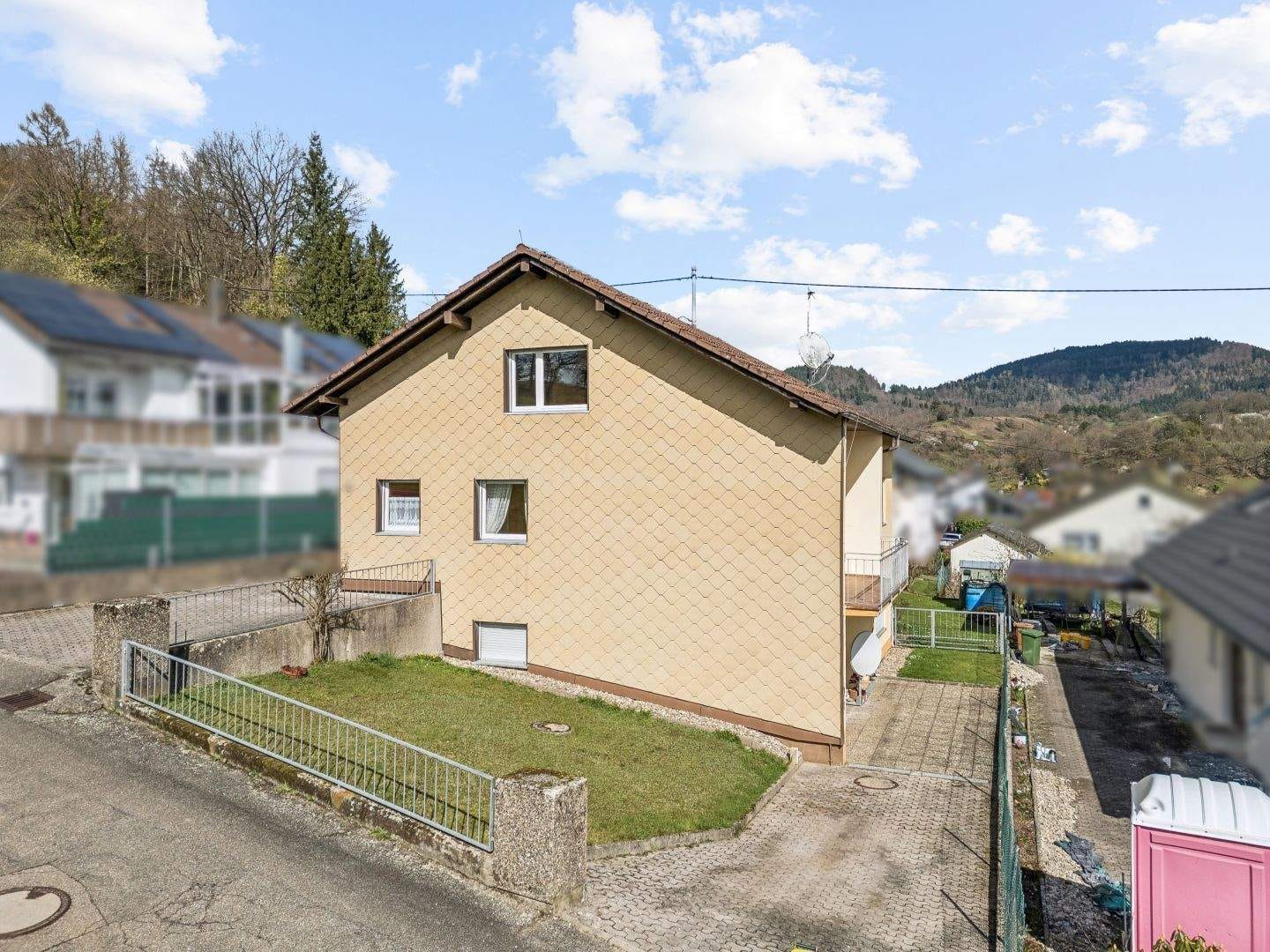 Immobilie in Gaggenau - Einfamilienhaus mit Einliegerwohnung in sonniger Randlage von Gaggenau-Michelbach - Bild 1