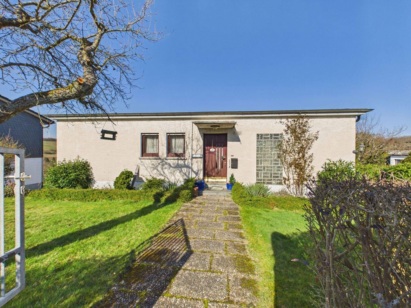 Immobilie in Waldsolms - Charmantes Einfamilienhaus in schöner Lage - Bild 0