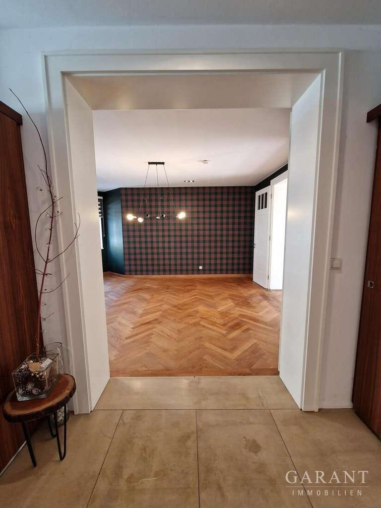 Immobilie in Arnstorf - Luxuriöse Stadtvilla mit Atrium, Garten und Wellnessoase - Bild 3
