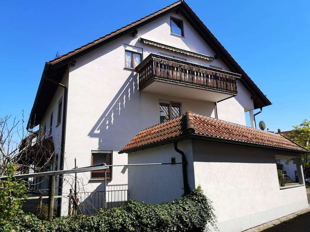 Immobilie in Langenargen - Sofort beziehbare Doppelhaushälfte in ruhiger und seenaher Lage mit Garage und Carport - Bild 2