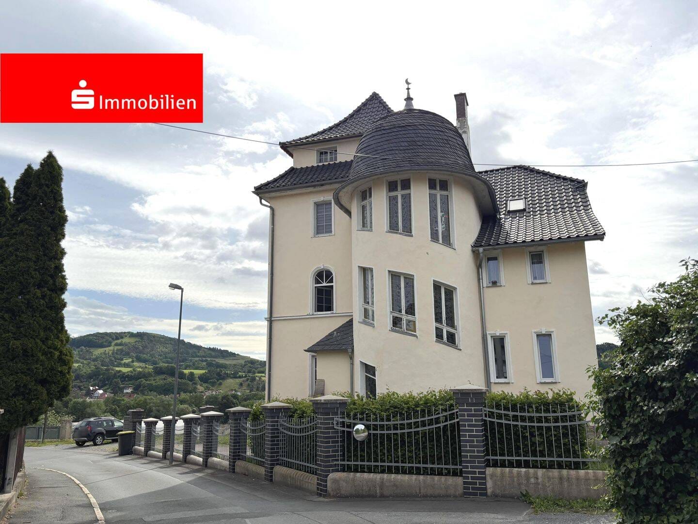 Immobilie in Kahla - Representative Villa mit Altbaucharme und drei Wohneinheiten - Bild 0