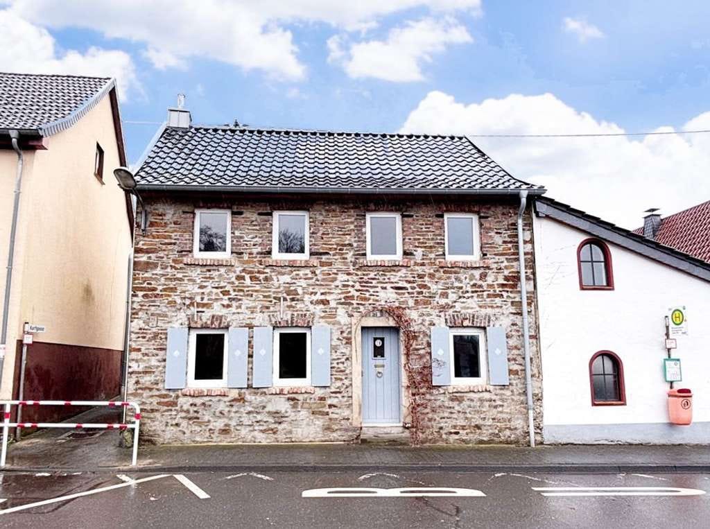 Immobilie in Rheinbreitbach - Charmantes Natursteinhaus mit historischem Flair und modernem Wohnkomfort in Rheinbreitbach - Bild 0