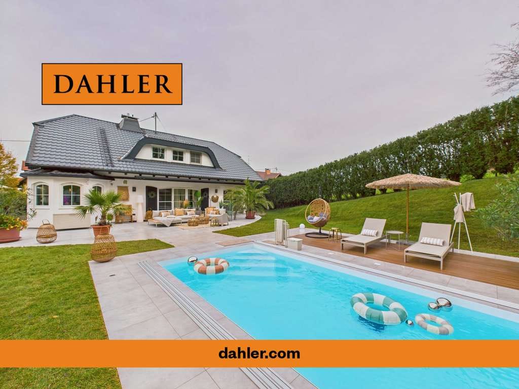 Immobilie in Ziemetshausen - Großzügiges Einfamilienhaus mit Pool am Waldrand - Bild 0