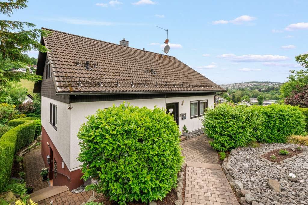 Immobilie in Herscheid - Einfamilienhaus mit Einliegerwohnung in Herscheid - Bild 1