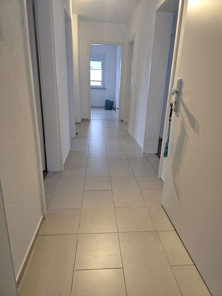 Immobilie in Ehningen - Lichtdurchflutete 3,5-Zimmer-Wohnung in ruhiger Lage von Ehningen – mit Balkon & Garage zu Verkaufen - Bild 0