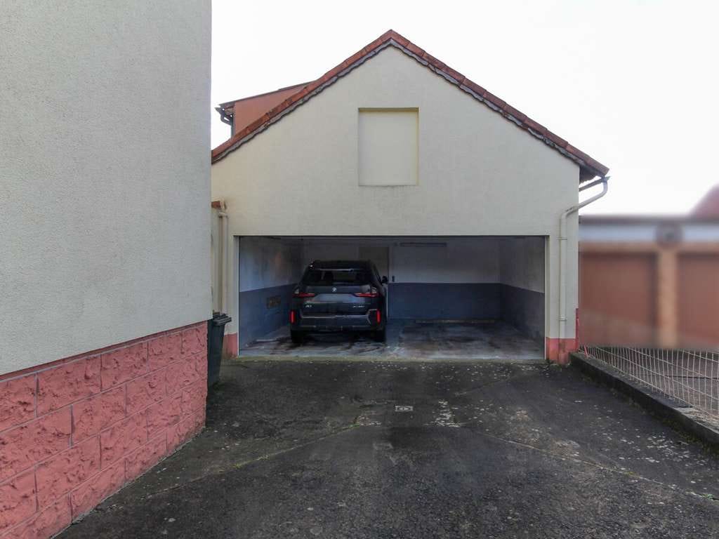 Immobilie in Neuhof - Zweifamilienhaus mit Garten und Doppelgarage in Neuhof- Hattenhof - Bild 2