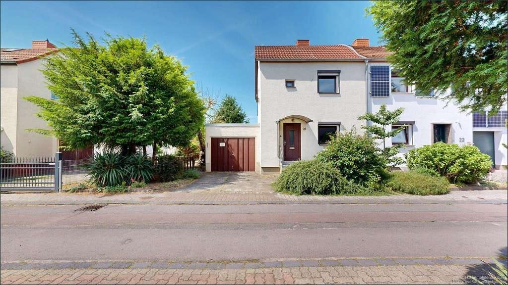 Immobilie in Halle (Saale) - PROVISIONSFREI: Doppelhaushälfte in Halle mit Garten & Modernisierungspotenzial - Bild 0