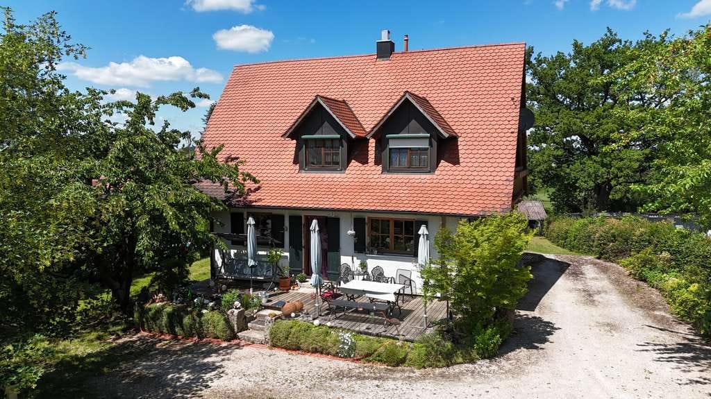 Immobilie in Wilburgstetten - Idyllisch gelegenes Einfamilienhaus, mit großem Grundstück und vielfältigen Nutzungsmöglichkeiten - Bild 1