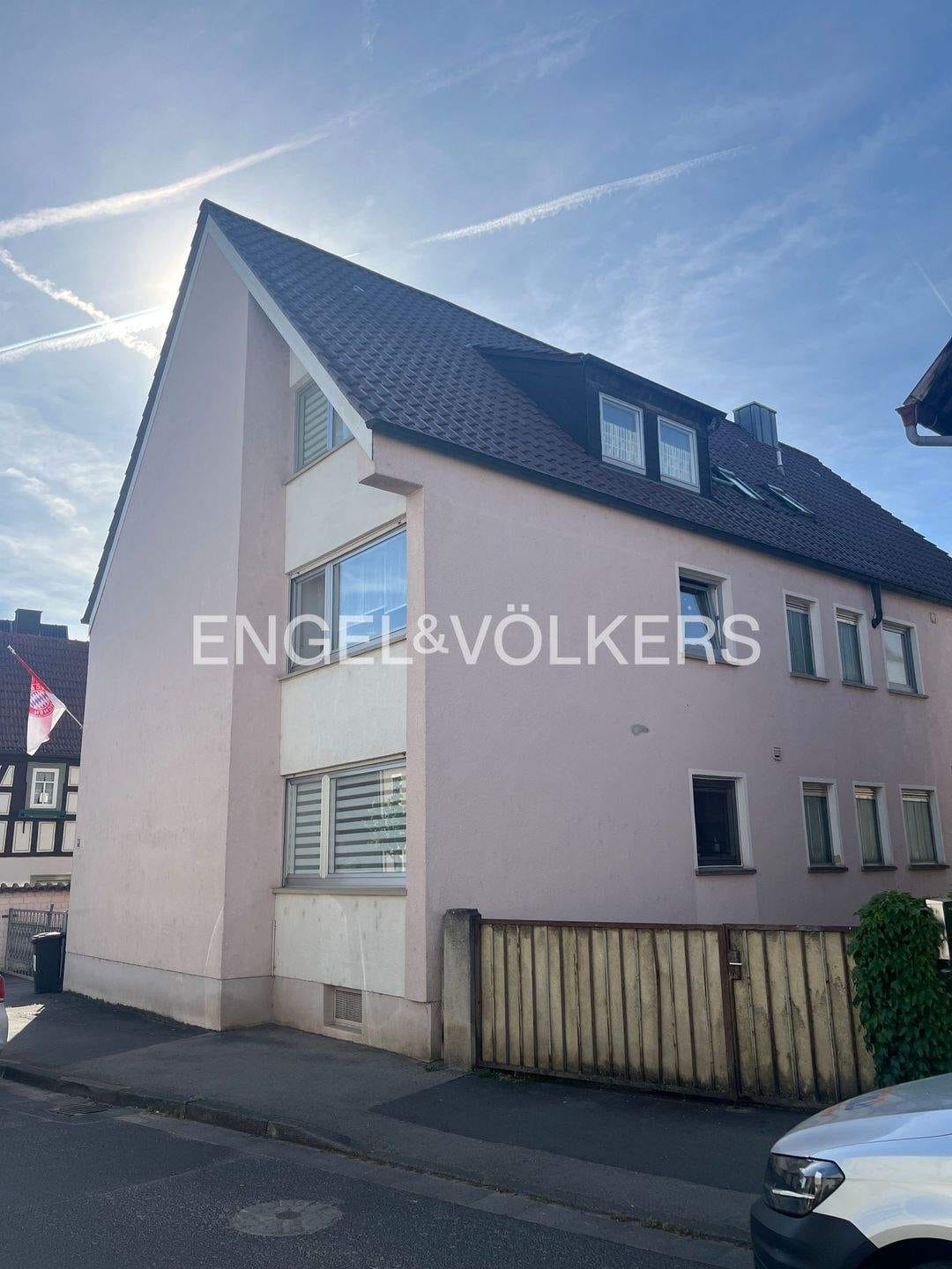 Immobilie in Sennfeld - Solides Dreifamilienhaus mit freiwerdender Wohnung in Sennfeld! - Bild 0