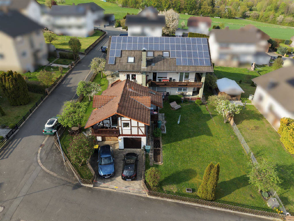 Immobilie in Bad Zwesten - Attraktives Ensemble aus Dreifamilienhaus und Ferienhaus in Bad Zwesten - Bild 2