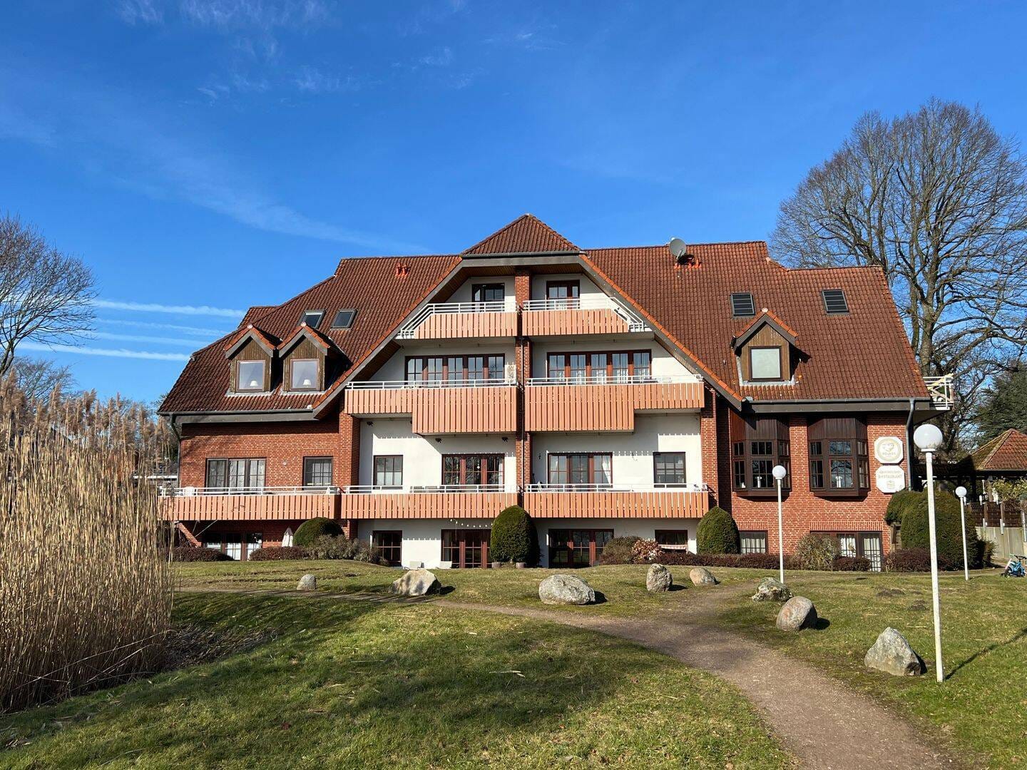 Immobilie in Scharbeutz - 2-Zimmer-Eigentumswohnung mit sonniger Terrasse direkt am Pönitzer See! - Bild 0