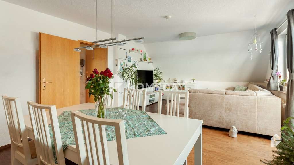 Immobilie in Sarstedt - Sonniges Wohnglück in ruhiger Lage: bezugsfreie 3-Zimmer-DG-Wohnung mit Ost-Balkon - Bild 1