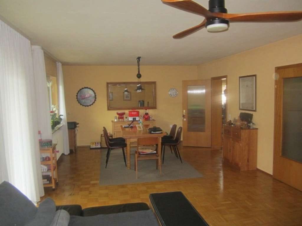 Immobilie in Walldorf - Walldorf: 3-Familienhaus in guter Lage am Stadtrand, mit Garten, Doppelgarage, 3 Stellplätzen. - Bild 2