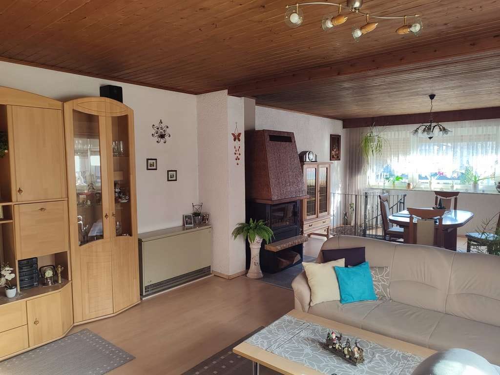 Immobilie in Hauptstuhl - Geräumiges 1-2 Familienhaus mit Garten und Garage - Bild 1