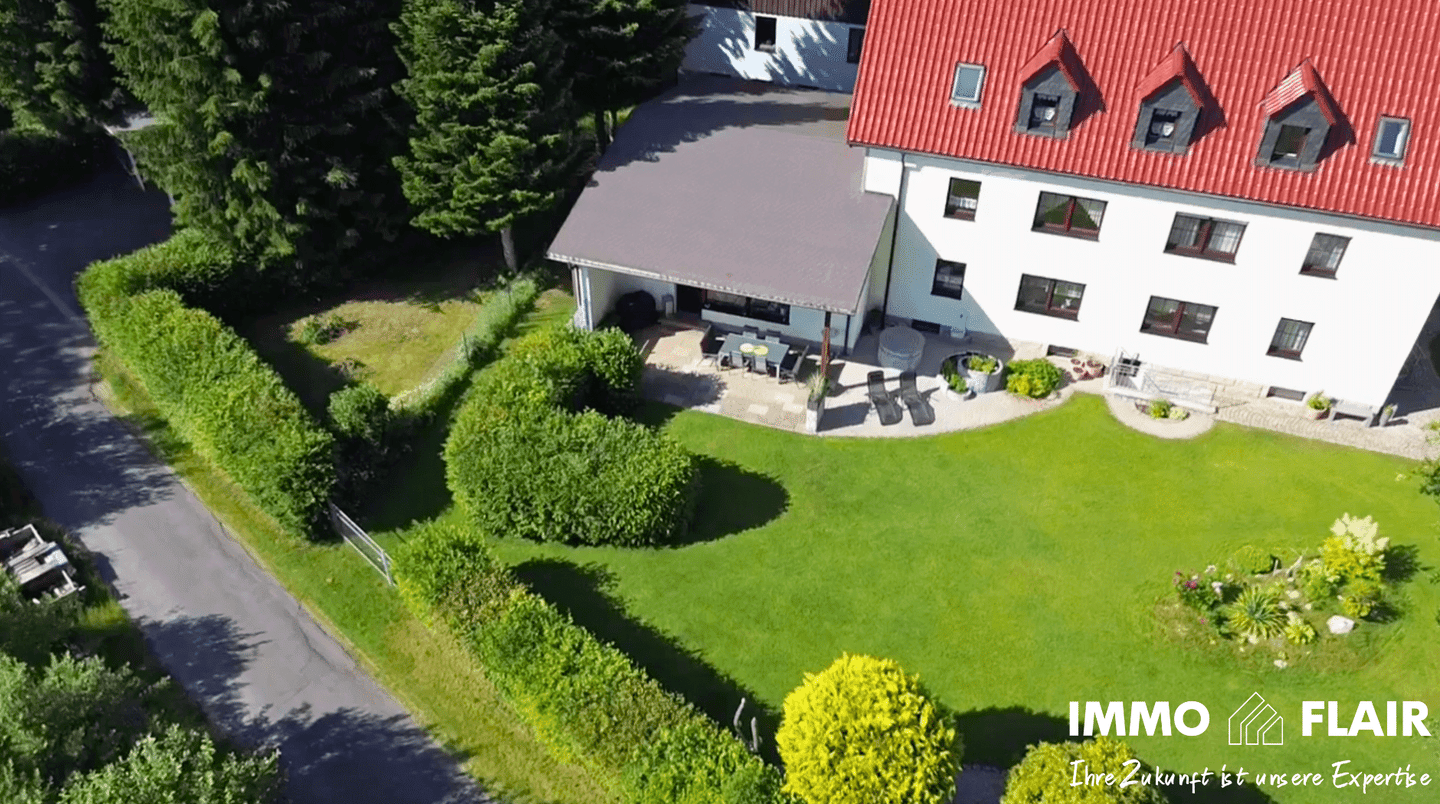 Immobilie in Wunsiedel - Gepflegtes Mehrfamilienhaus mit traumhaftem Garten in ruhige Lage - Bild 3