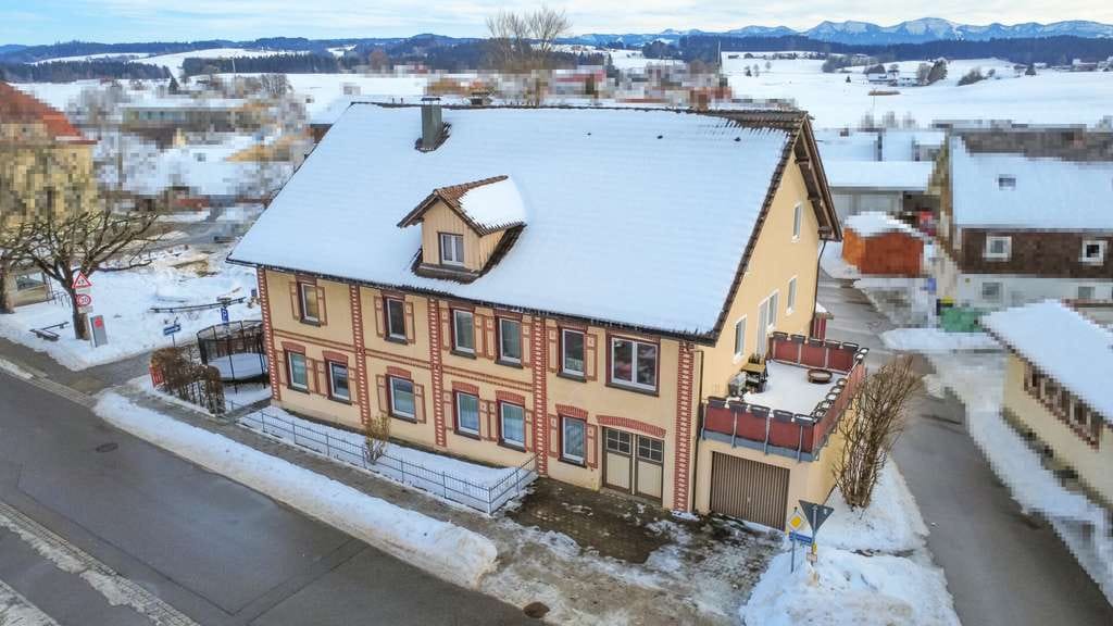 Immobilie in Argenbühl - Großzügiges Zweifamilienhaus mit Entwicklungspotenzial im Allgäu - Bild 0