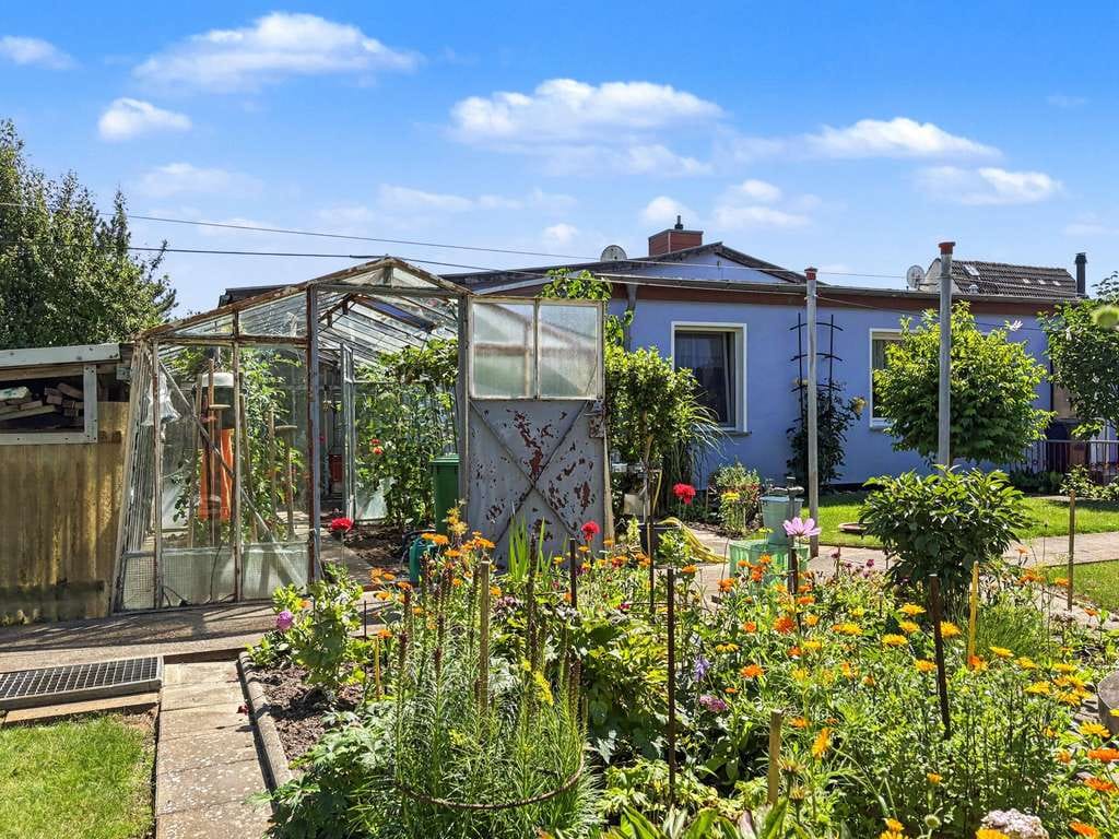 Immobilie in Ribnitz-Damgarten - Zwei Häuser auf einem Grundstück mit Hof und gepflegtem Garten in Ribnitz-Damgarten - Bild 2