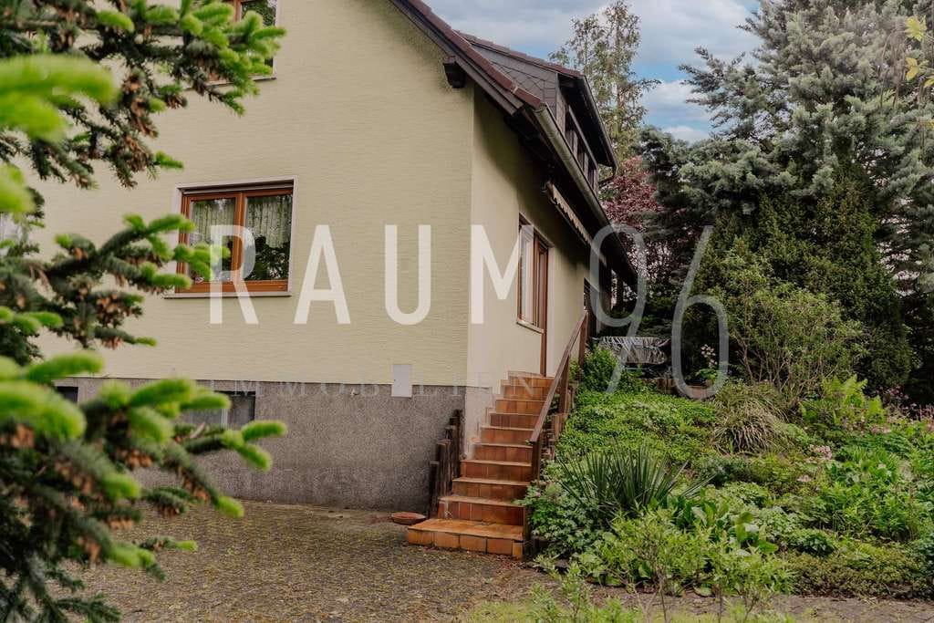 Immobilie in Bad Staffelstein - Großzügiges Einfamilienhaus mit Terrasse und Gartenparadies in Unterzettlitz - Bild 1